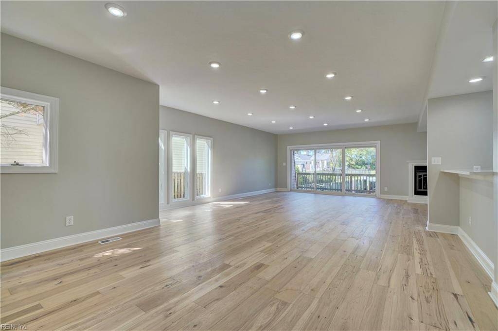 Virginia Beach, VA 23451,5602 Meer ST