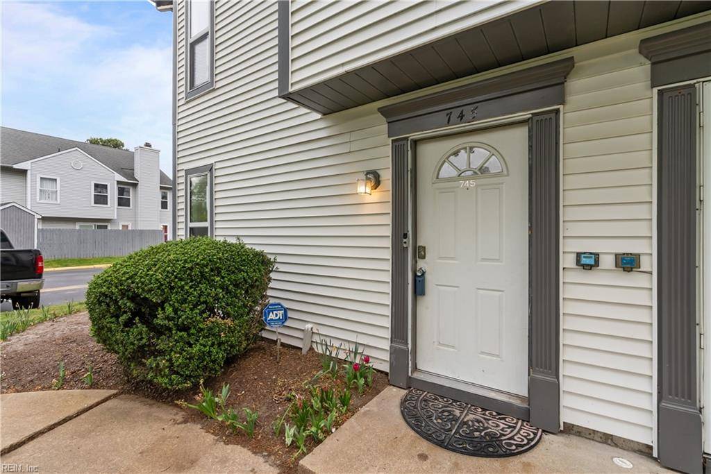Virginia Beach, VA 23462,745 Gemstone LN