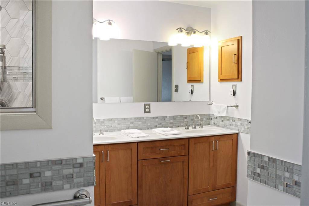 Hampton, VA 23669,463 Elizabeth Lake DR