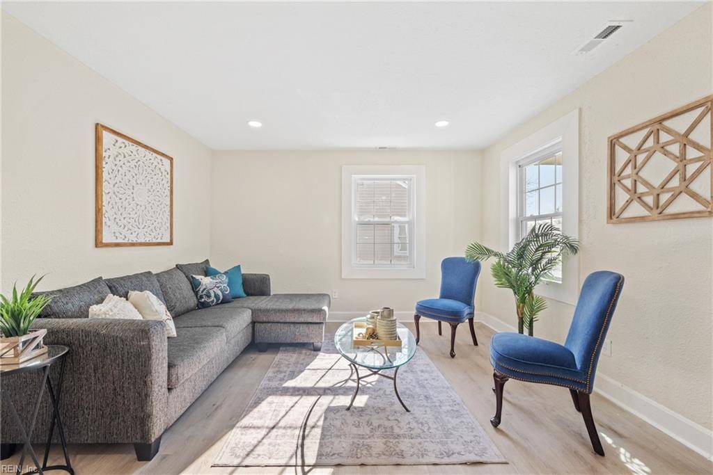 Hampton, VA 23661,406 Colonial AVE
