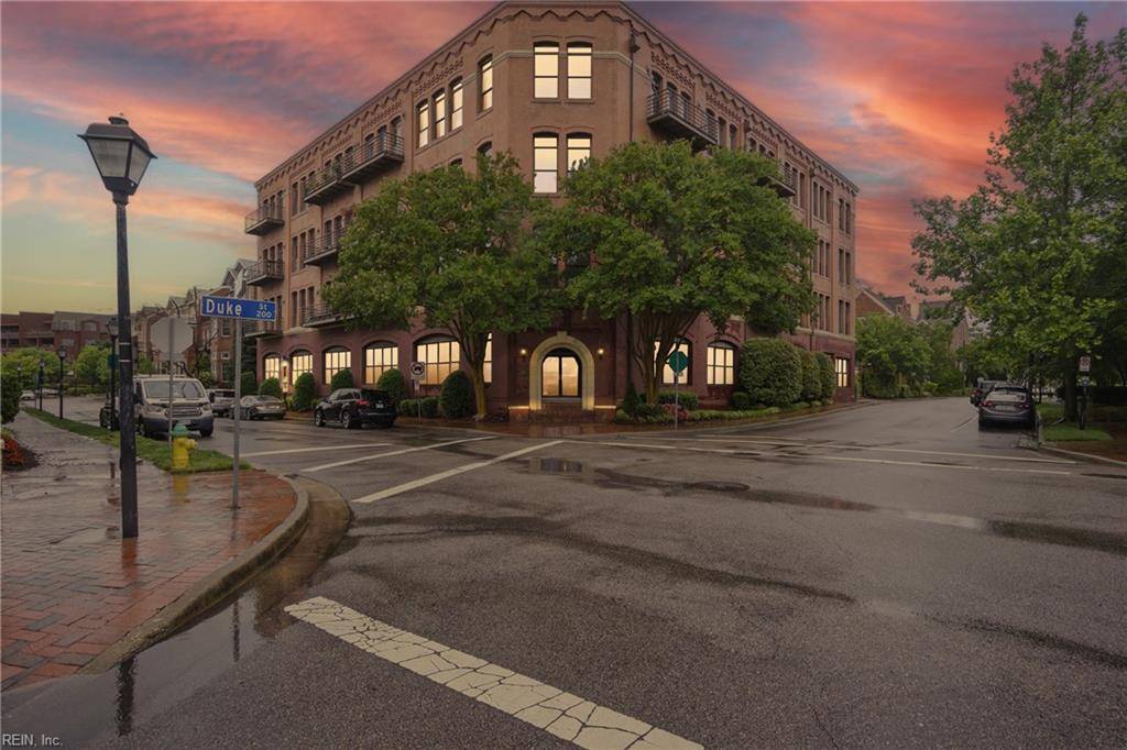 Norfolk, VA 23510,230 W Tazewell ST #303