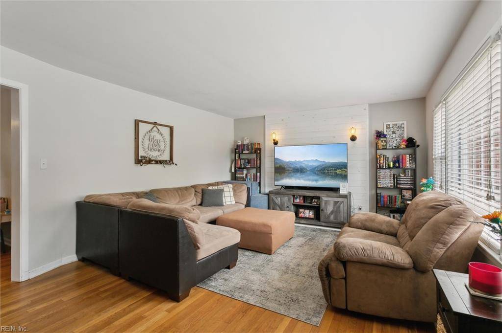 Yorktown, VA 23693,1815 Meadowview DR