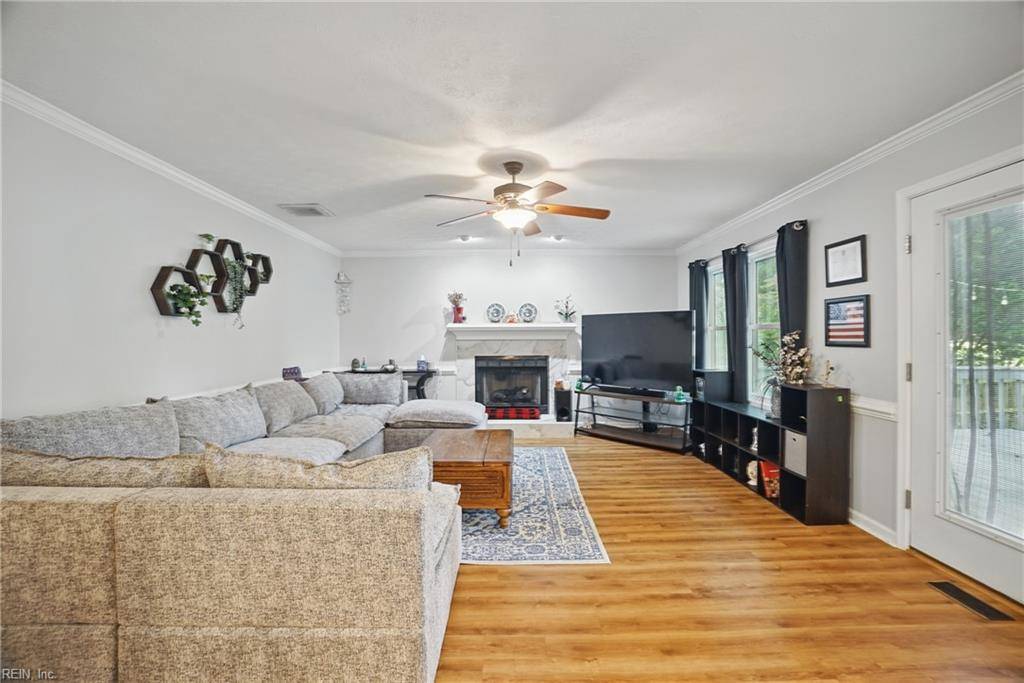Newport News, VA 23602,905 Edgewater DR