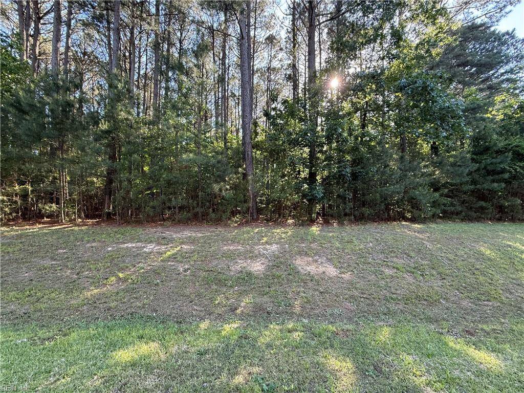 Smithfield, VA 23430,1220 Lawnes Neck DR