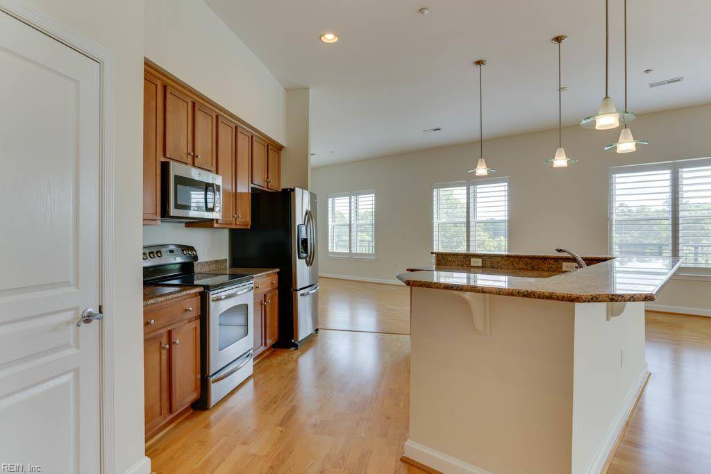 Newport News, VA 23606,670 Town Center DR #418