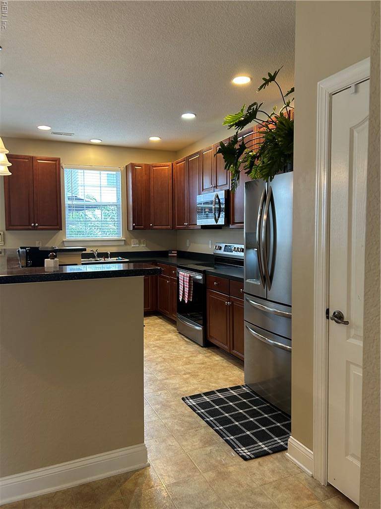 Virginia Beach, VA 23462,4557 Totteridge LN