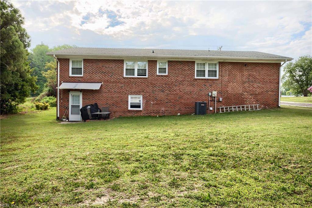 Gloucester, VA 23061,7486 Roaring Springs RD