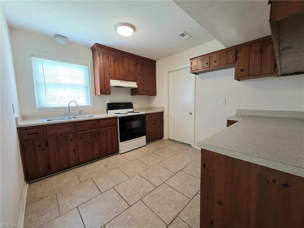 Newport News, VA 23602,124 Eastwood DR