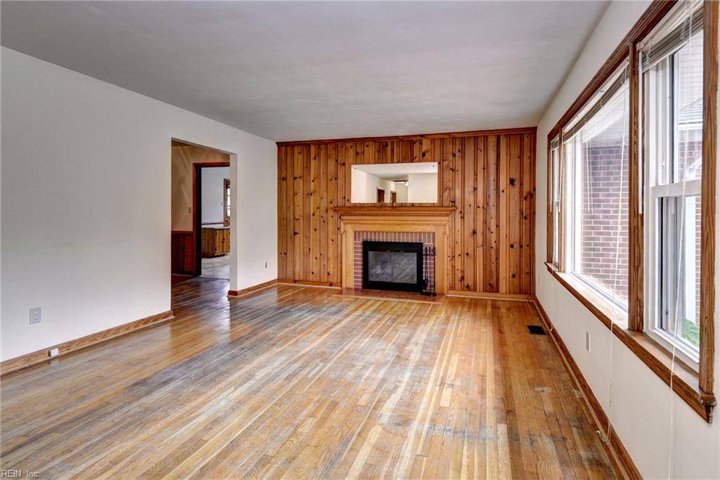 Hampton, VA 23666,309 Sourwood DR