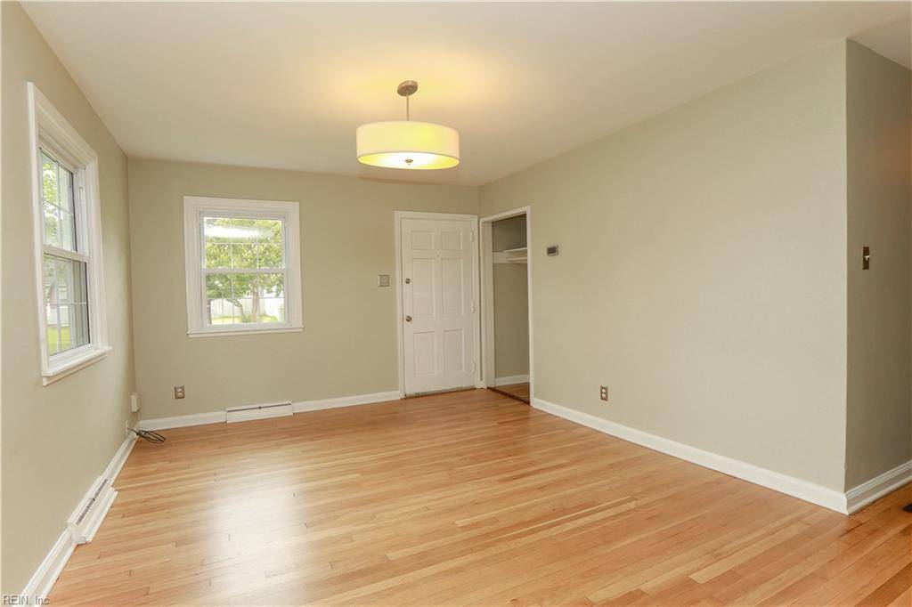 Portsmouth, VA 23702,211 Ashburn RD