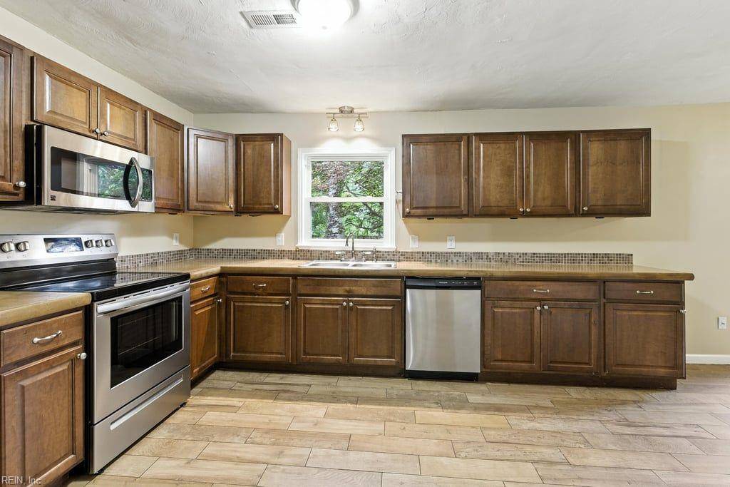 Hampton, VA 23669,1027 E Little Back River RD