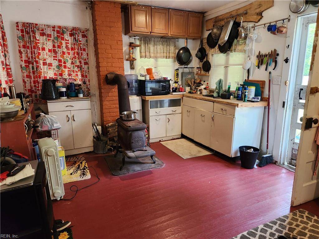 Wakefield, VA 23888,168 N County DR