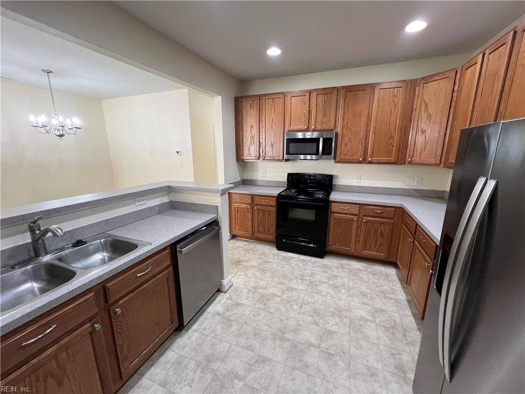 Virginia Beach, VA 23462,940 Sugar Oak DR