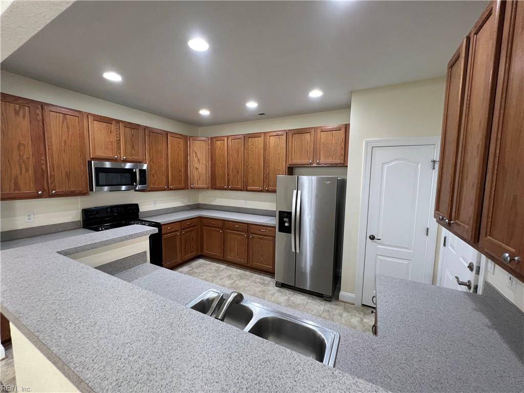 Virginia Beach, VA 23462,940 Sugar Oak DR