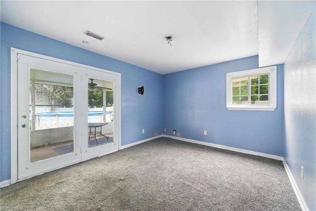 Hampton, VA 23669,80 Harris Creek RD