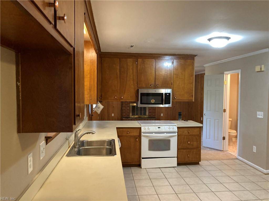 Newport News, VA 23608,16 Ridgewood PW
