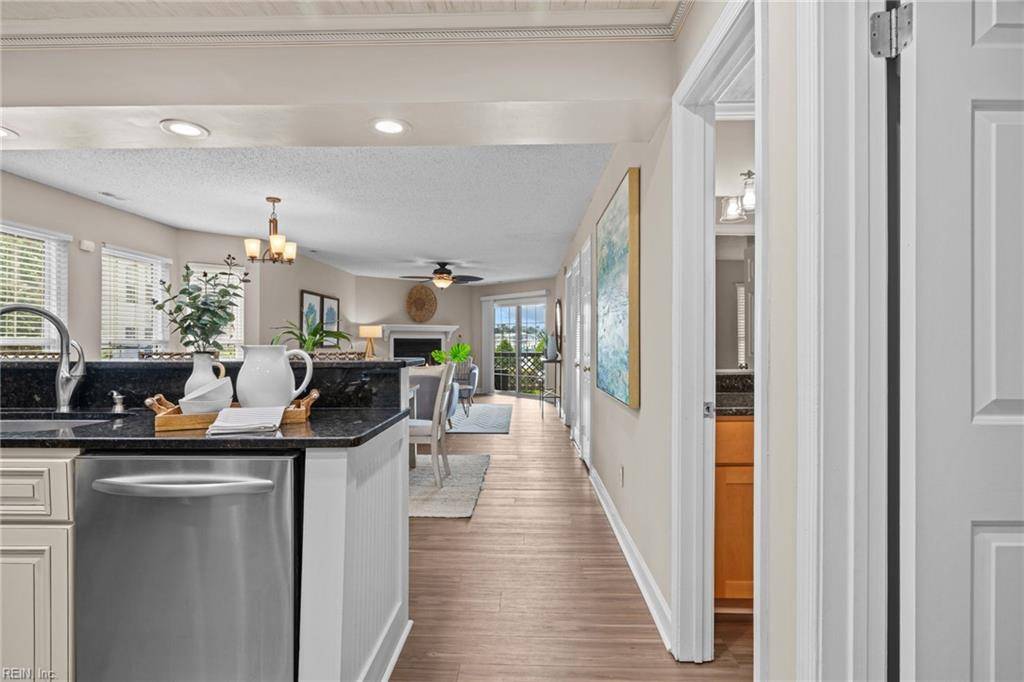 Virginia Beach, VA 23451,401 Harbour PT #101