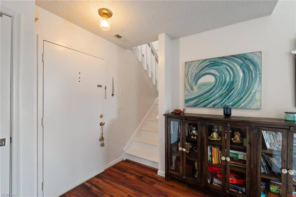 Virginia Beach, VA 23451,407 Harbour PT #303