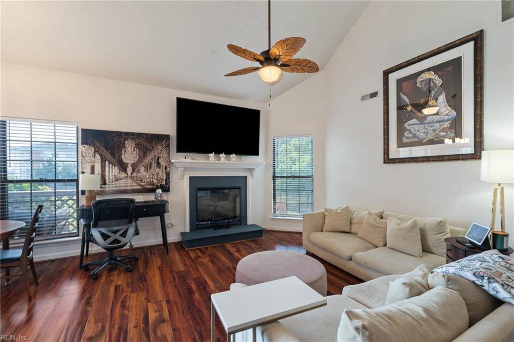 Virginia Beach, VA 23451,407 Harbour PT #303