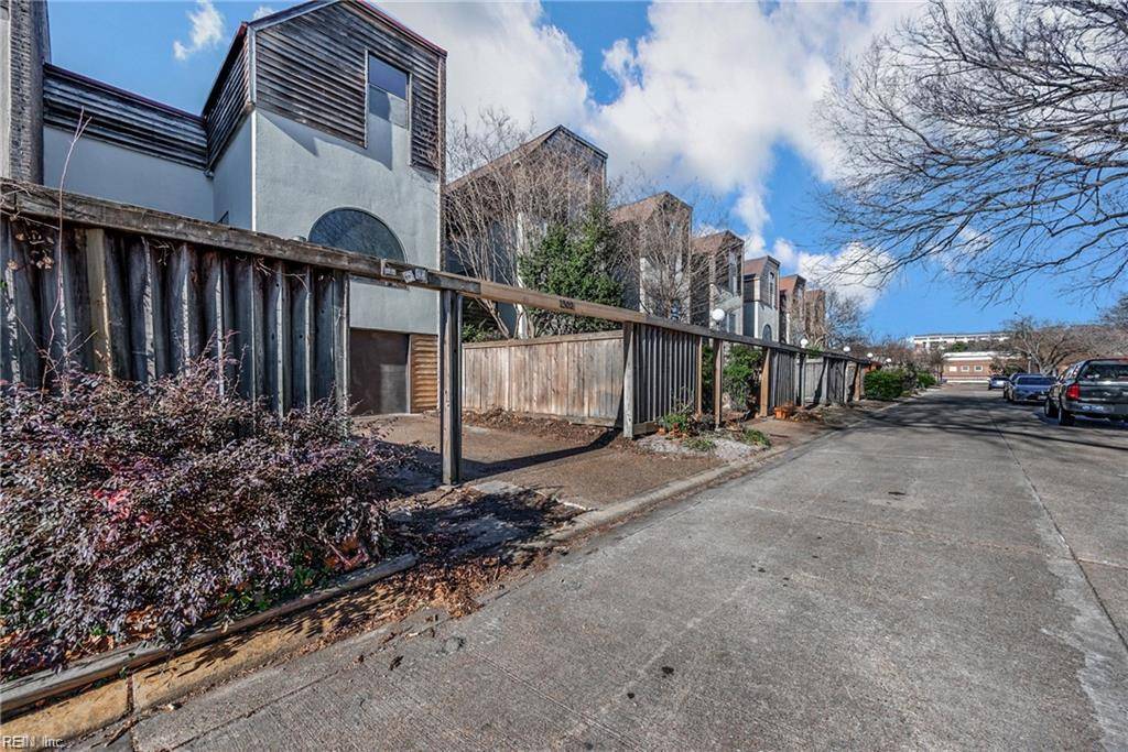 Norfolk, VA 23517,1302 De Bree AVE