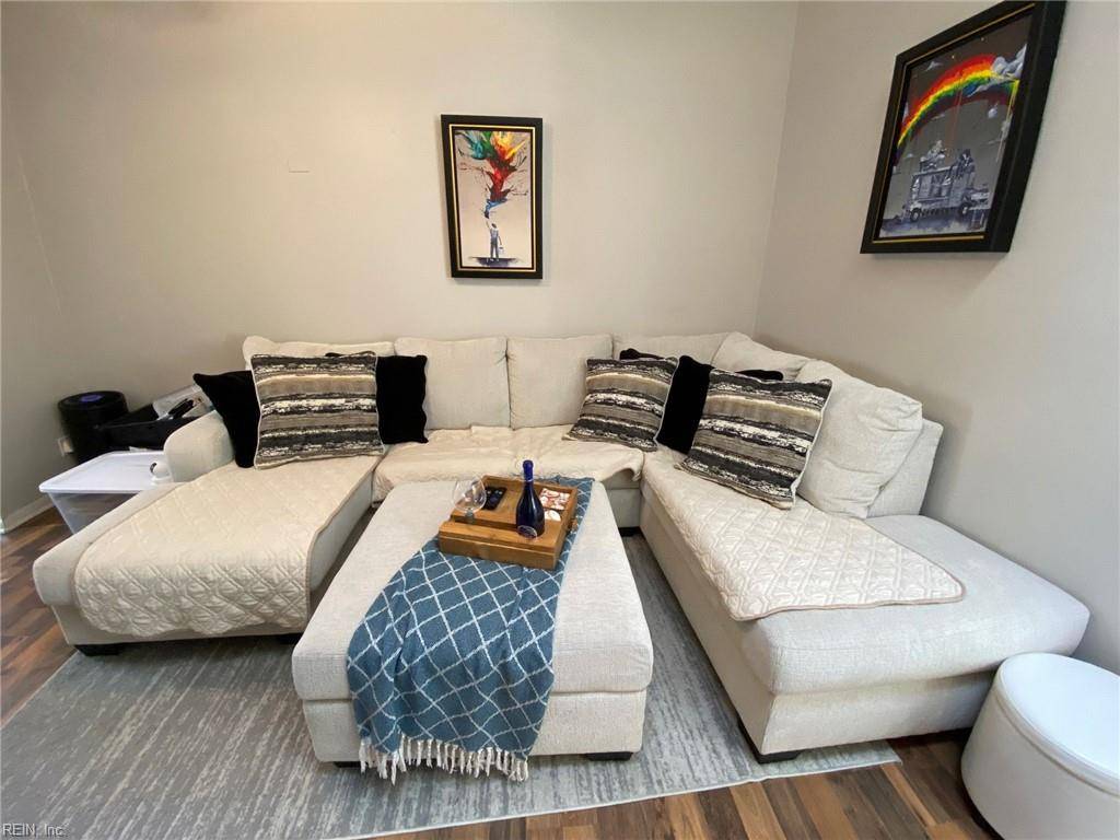 Virginia Beach, VA 23462,809 Dora CT