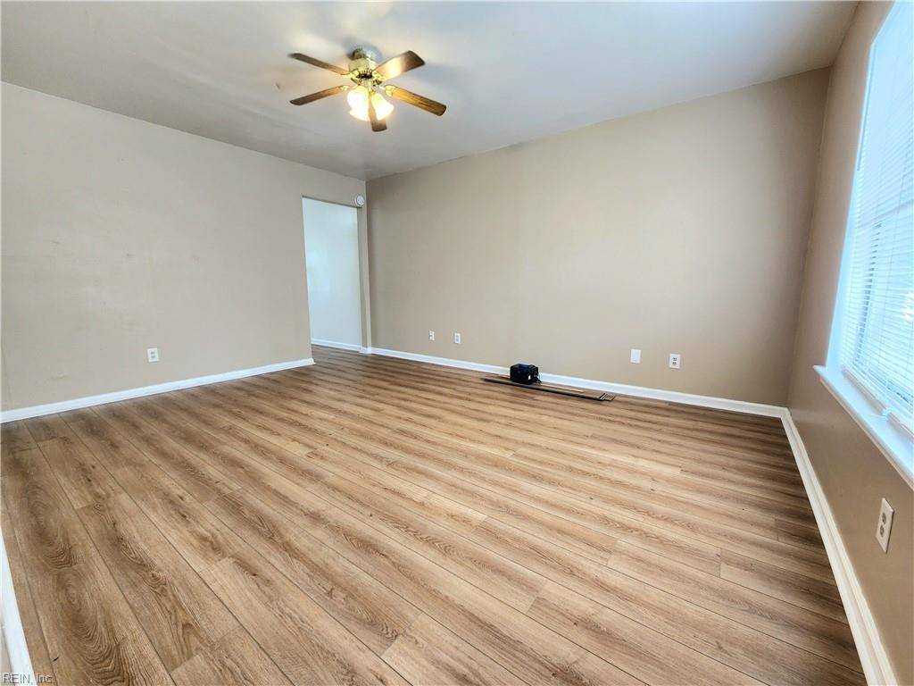 Norfolk, VA 23513,6221 Geneva WAY #B