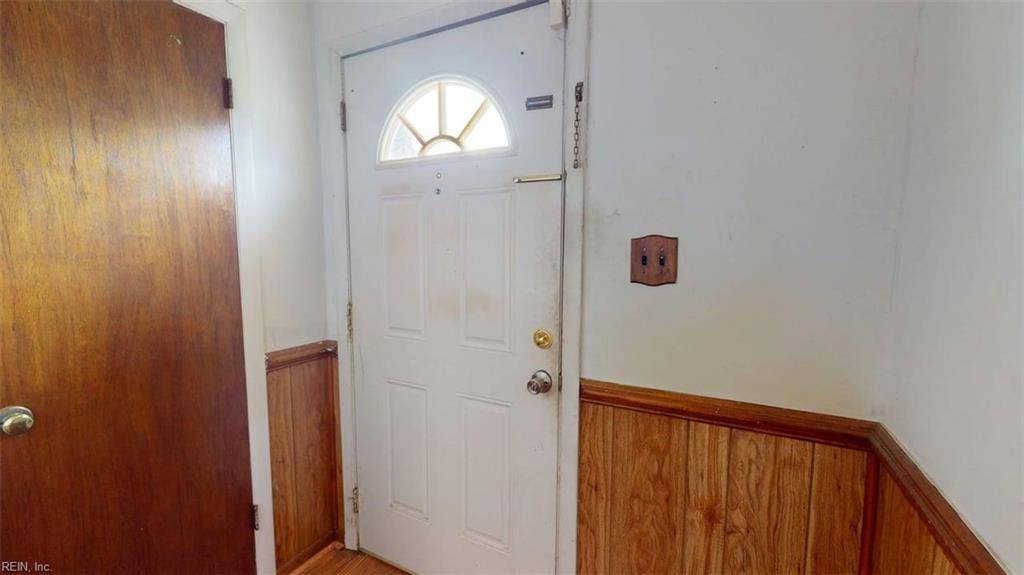 Hampton, VA 23605,5106 Hazelwood RD