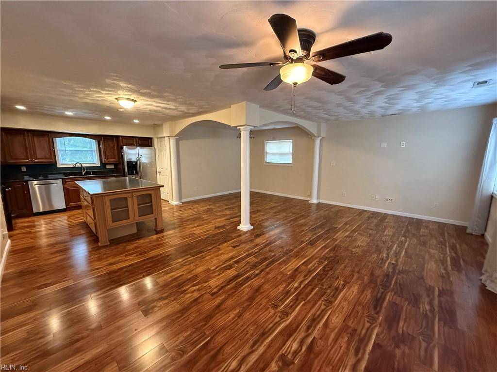 Virginia Beach, VA 23455,721 Farnham LN