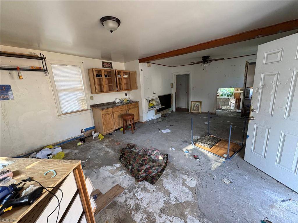 Norfolk, VA 23513,3833 Robin Hood RD