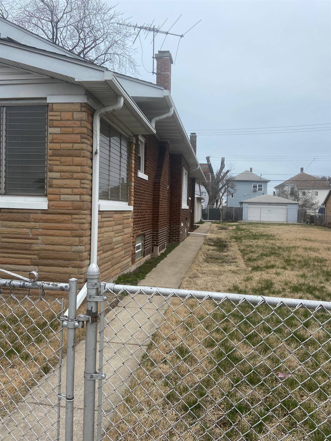 East Chicago, IN 46312,3719 Fir ST