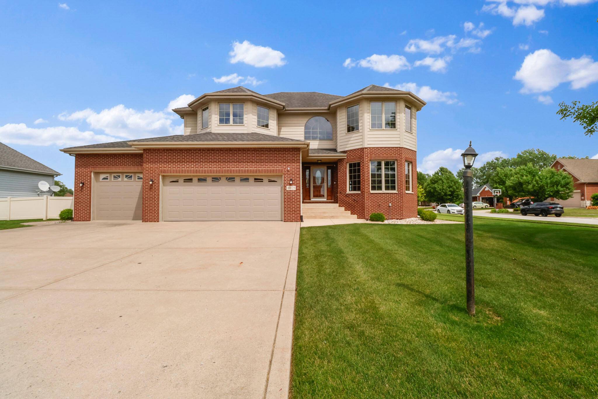 Munster, IN 46321,10125 New Devon ST