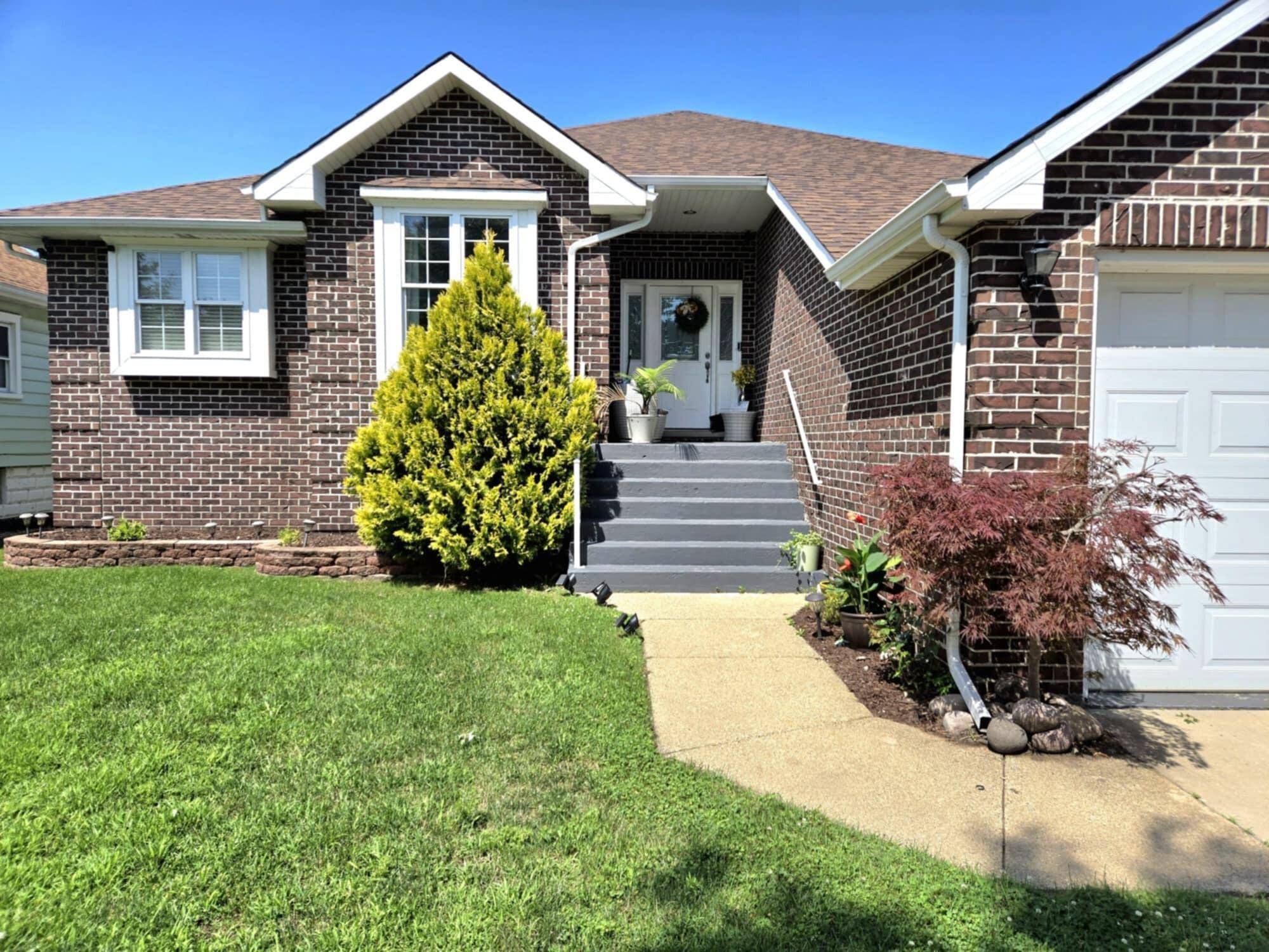Hammond, IN 46327,4220 Henry AVE