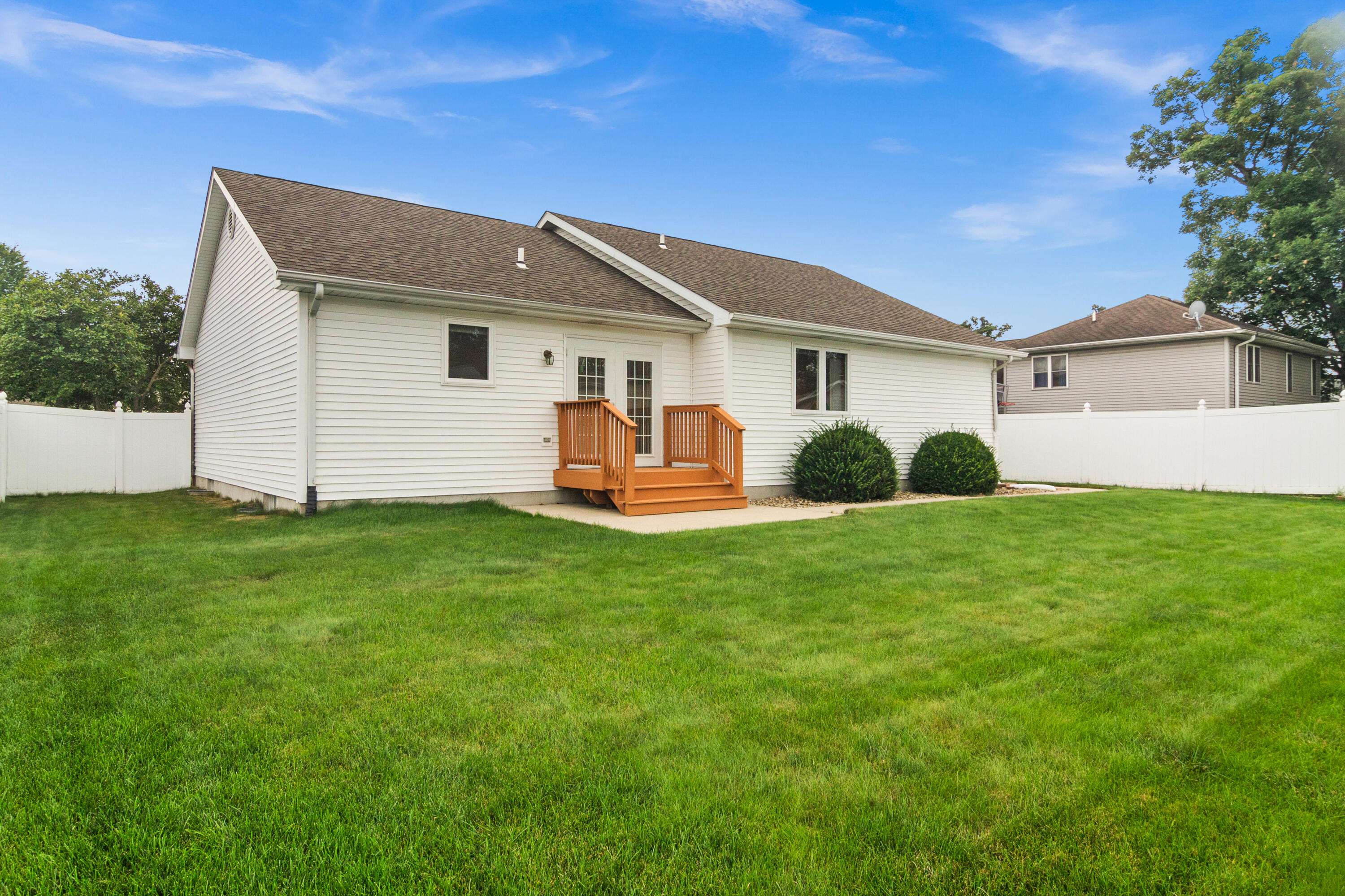Hobart, IN 46342,2824 Barberry DR