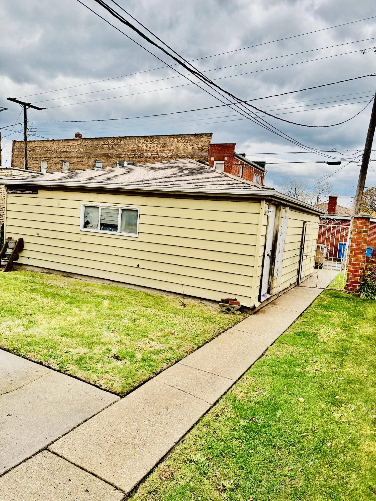 East Chicago, IN 46312,3705 Butternut ST