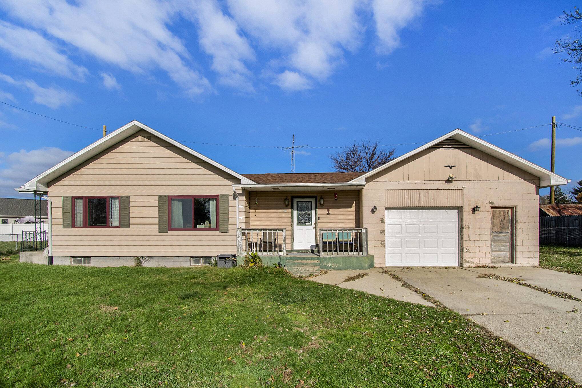 Walkerton, IN 46574,1004 Illinois ST