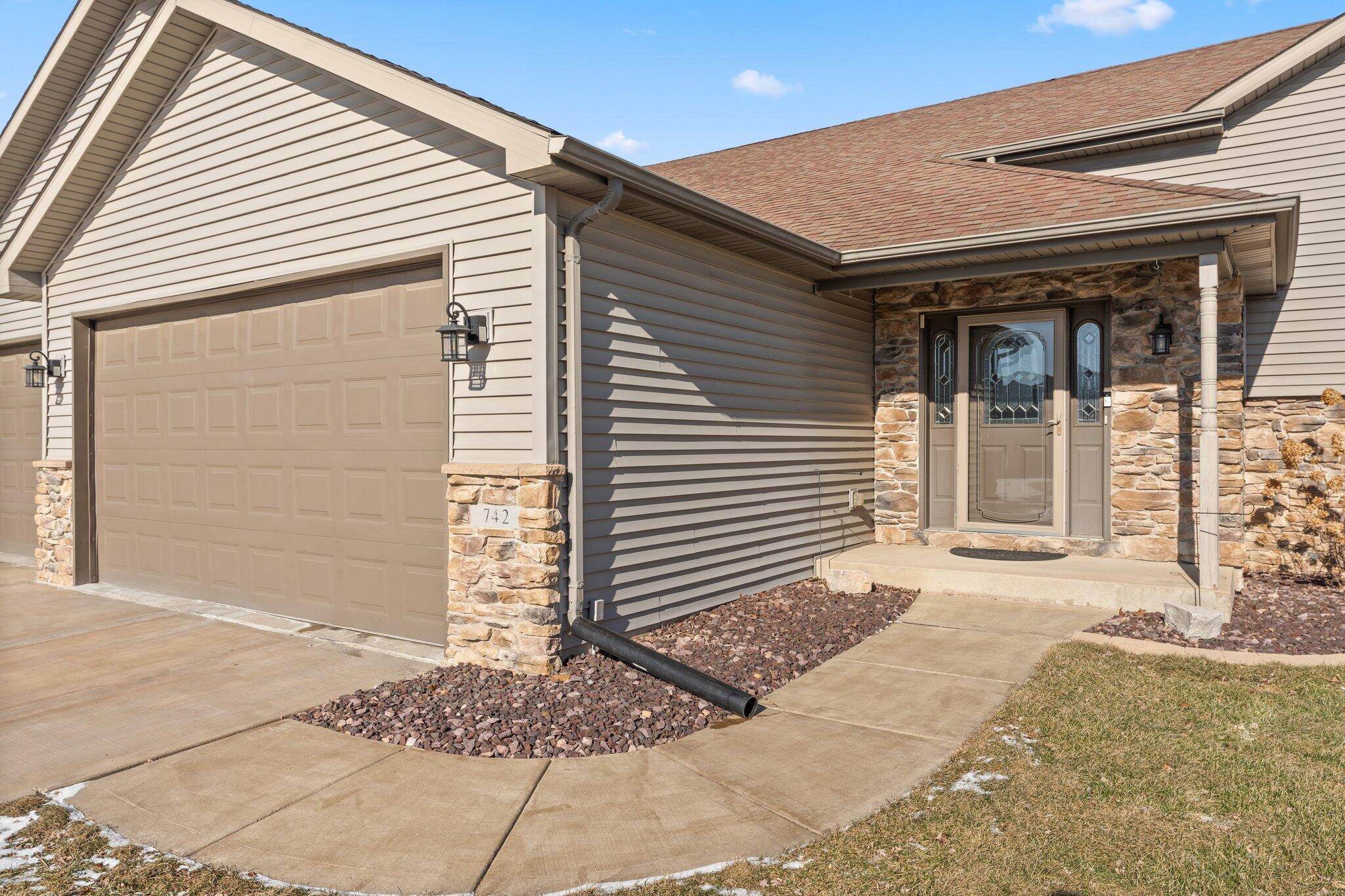 Lowell, IN 46356,742 Longwood DR