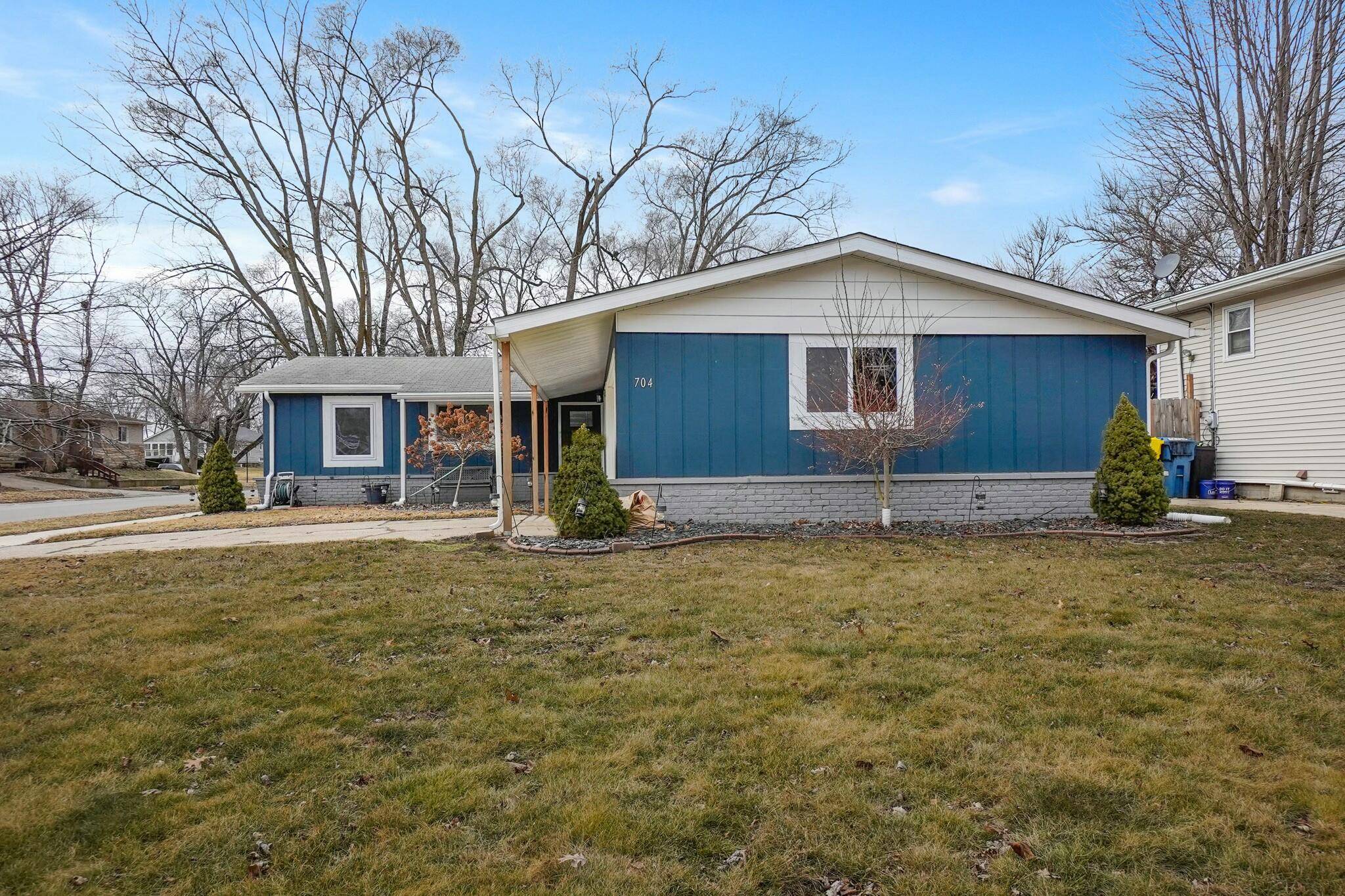 Griffith, IN 46319,704 N Glenwood AVE