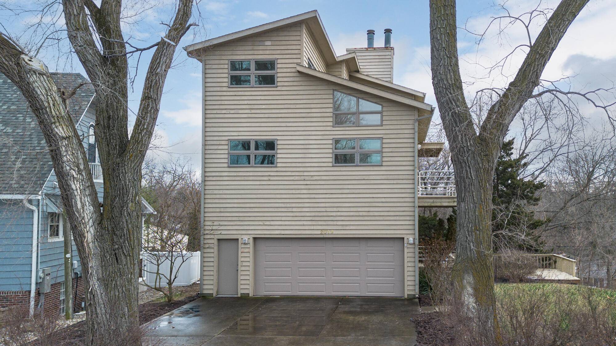 Long Beach, IN 46360,2019 Silvertip LN