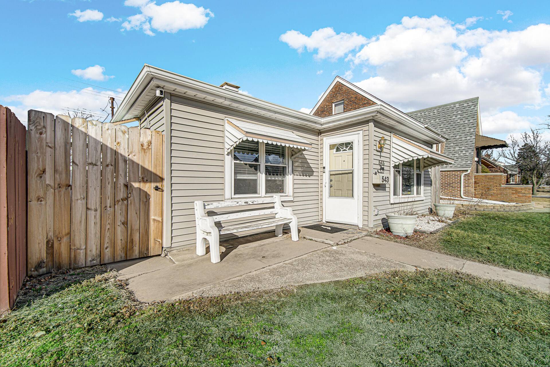 Hammond, IN 46327,543 141st ST