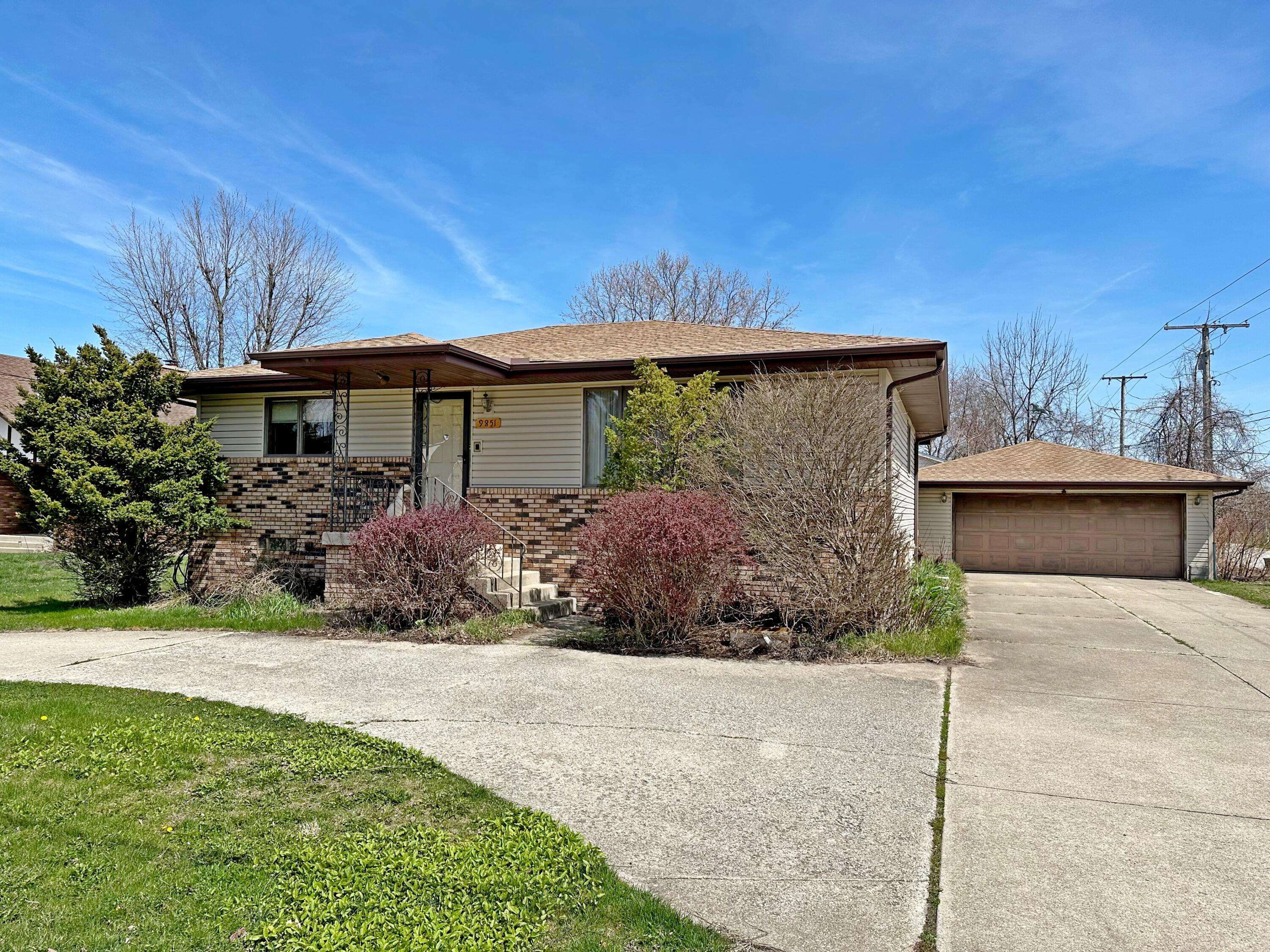 Highland, IN 46322,9851 Kennedy AVE