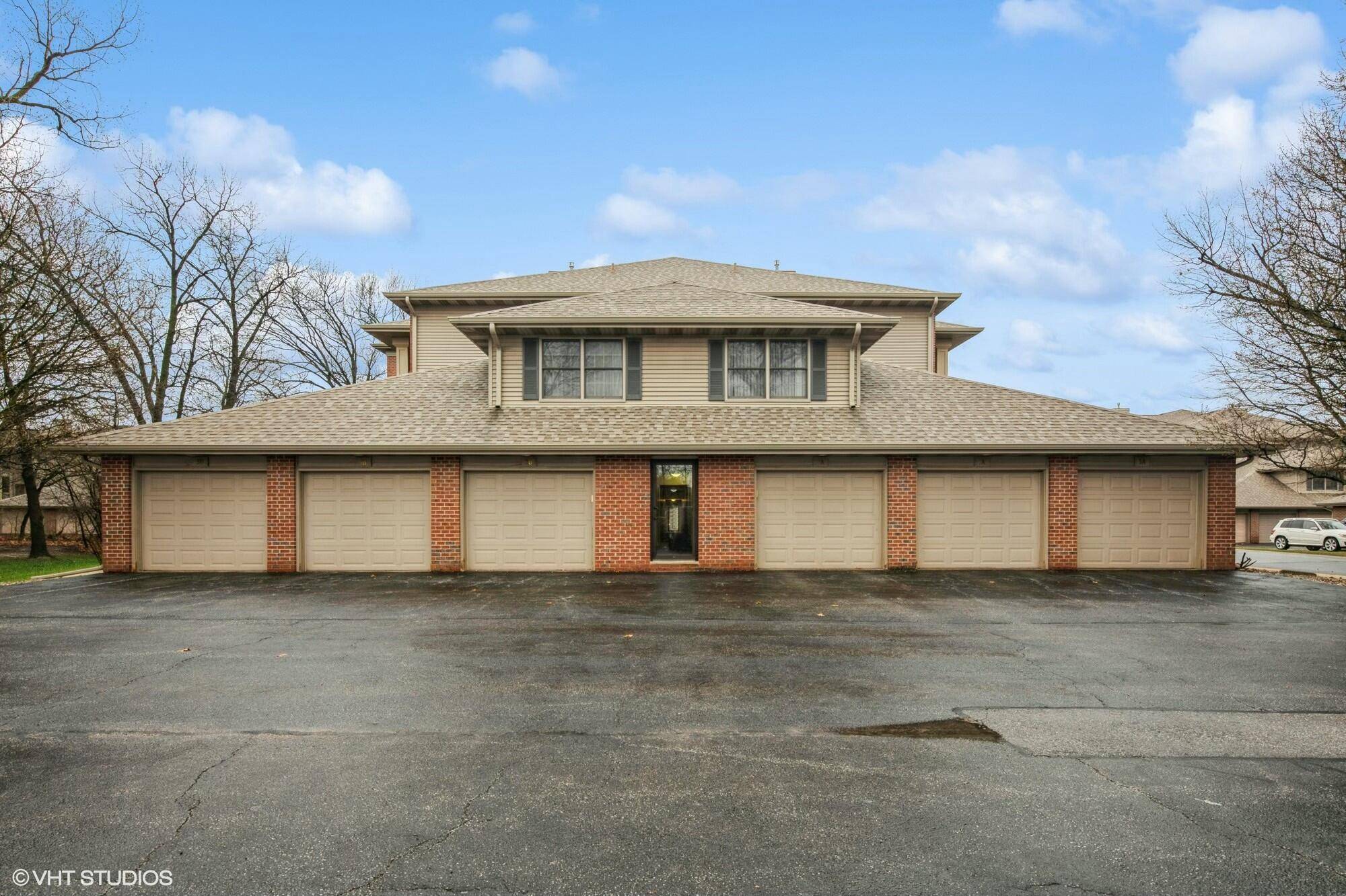 Munster, IN 46321,10409 White Oak LN #2b