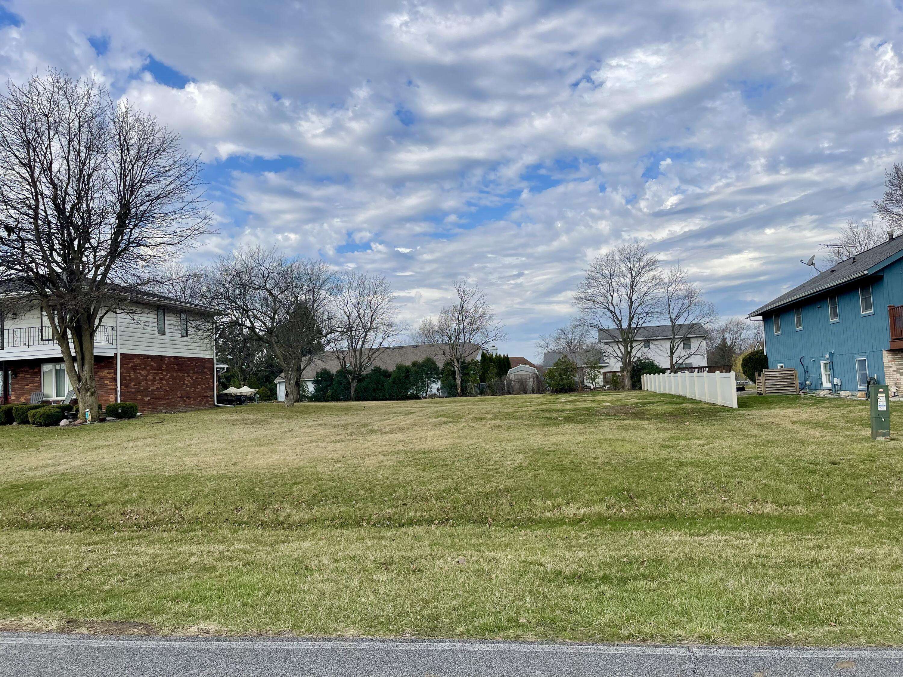 Crown Point, IN 46307,3391 W Lakeshore DR