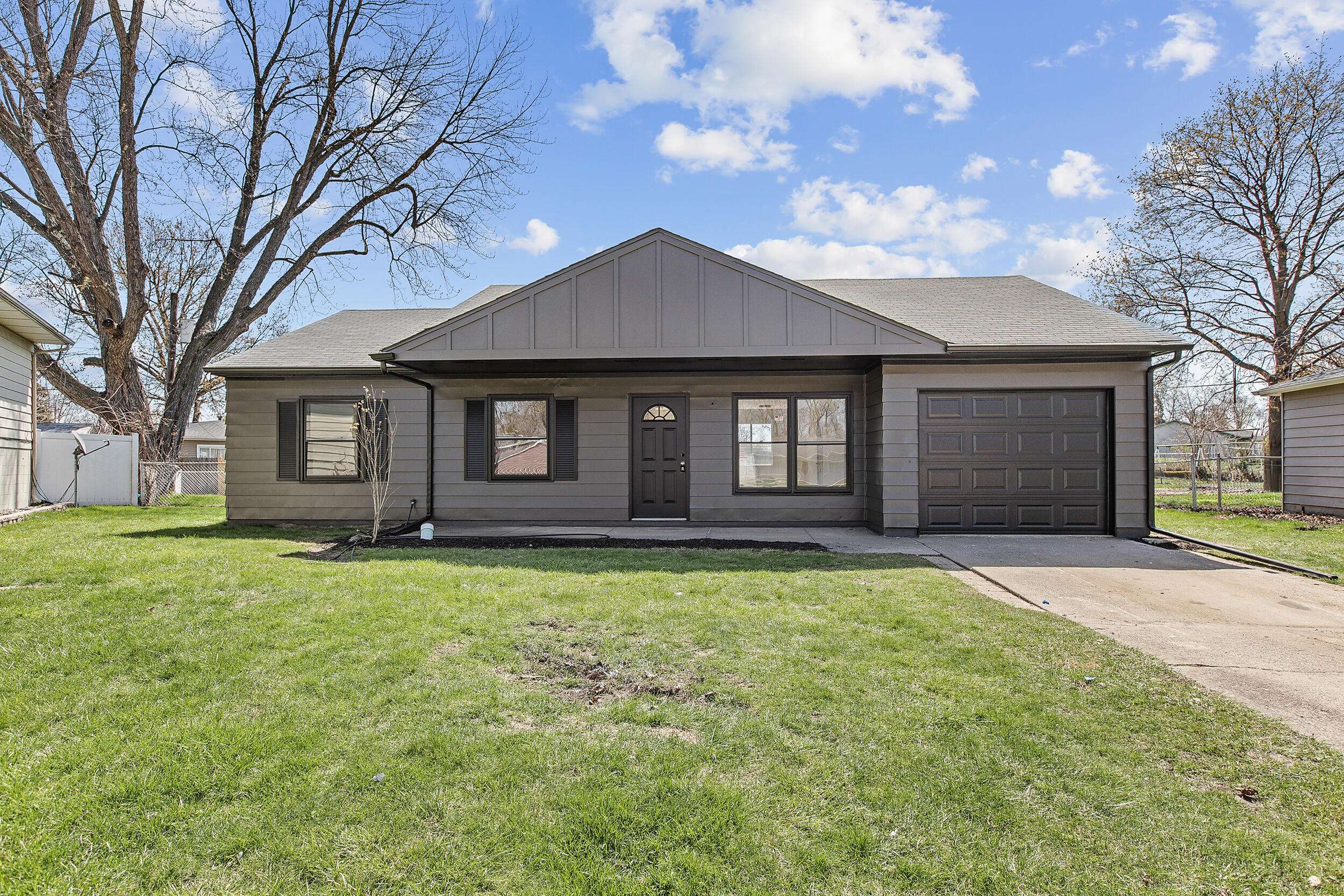 Griffith, IN 46319,1225 N Wood CT