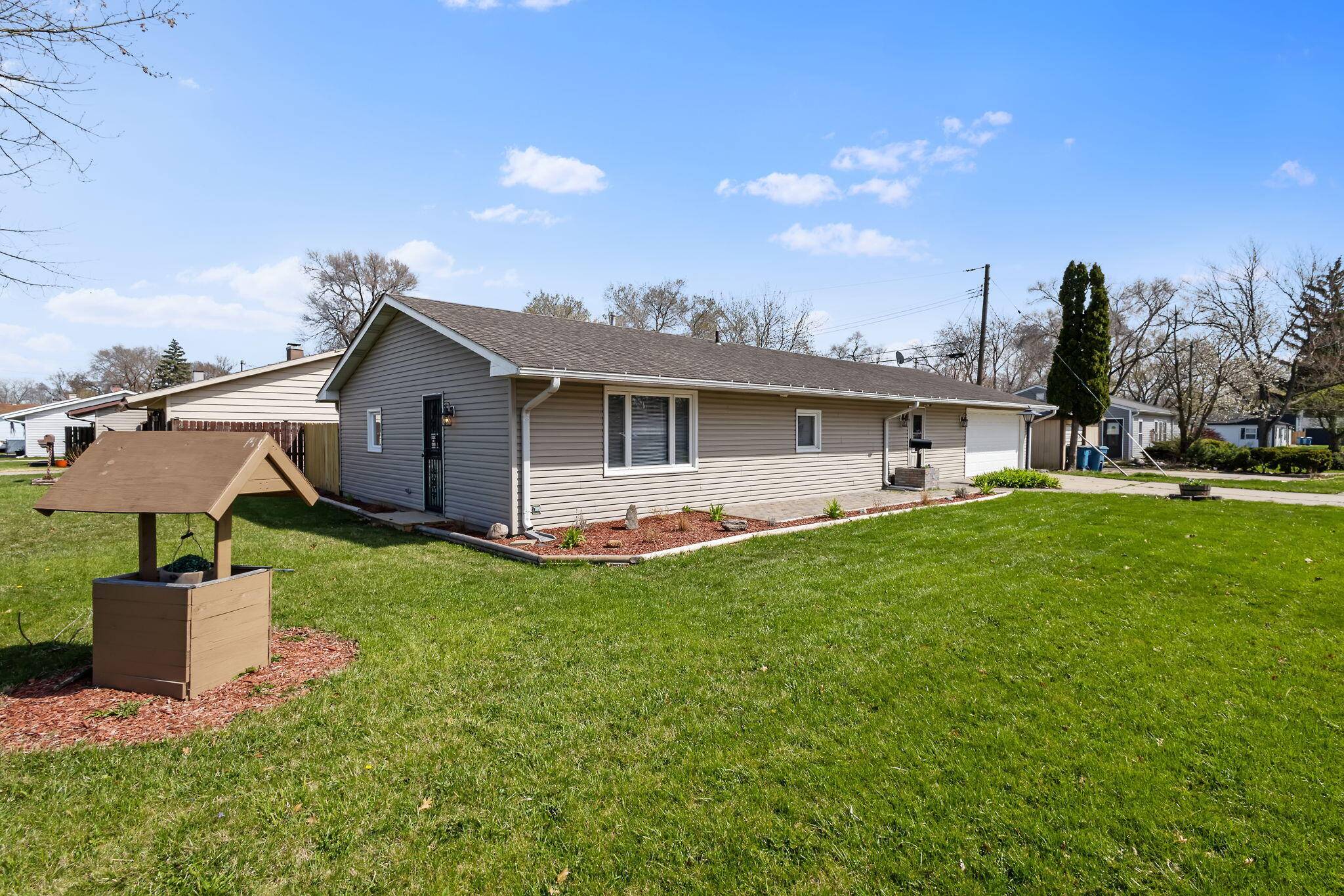 Highland, IN 46322,2404 River DR