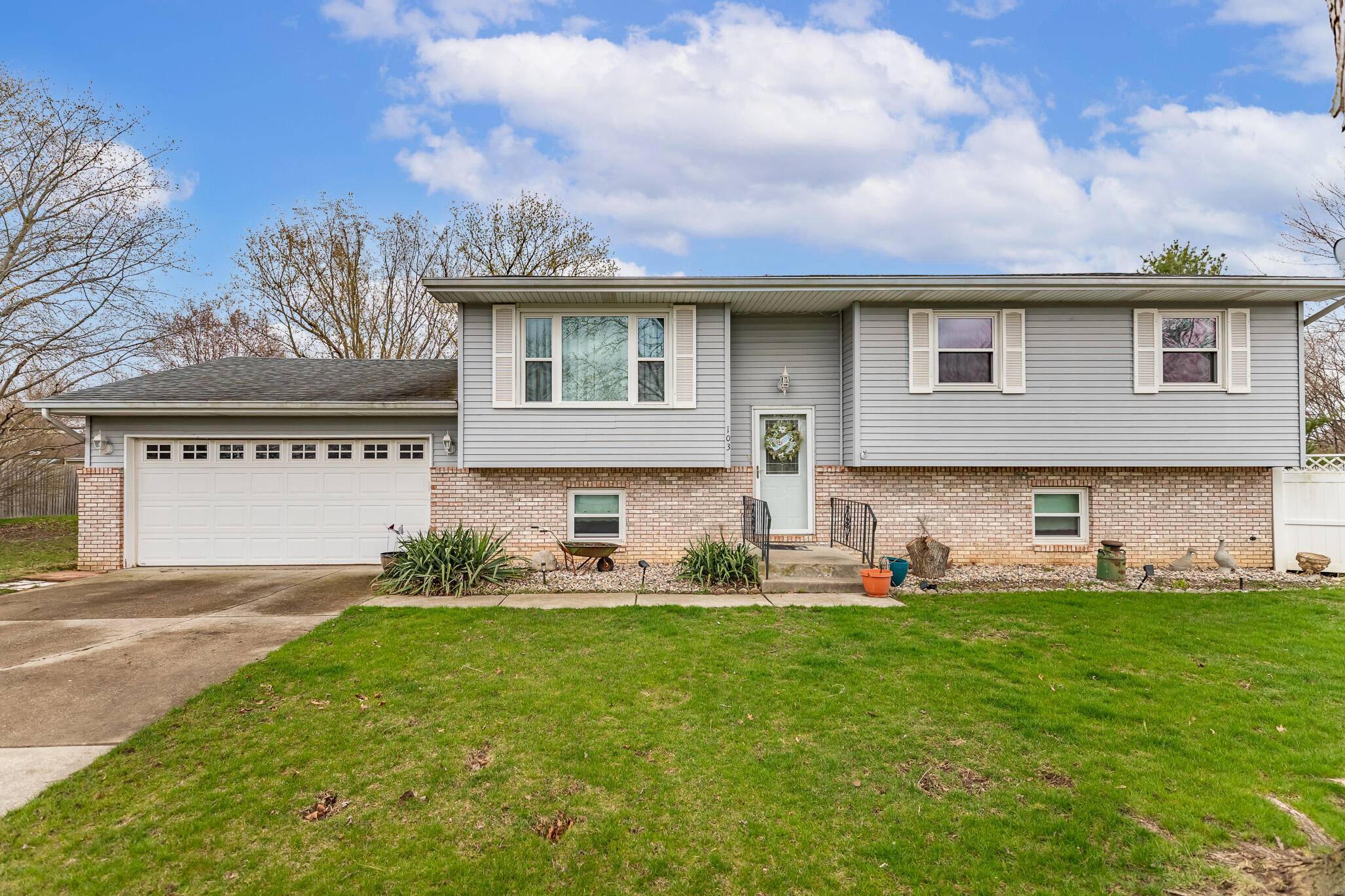 Hebron, IN 46341,103 Butternut CT