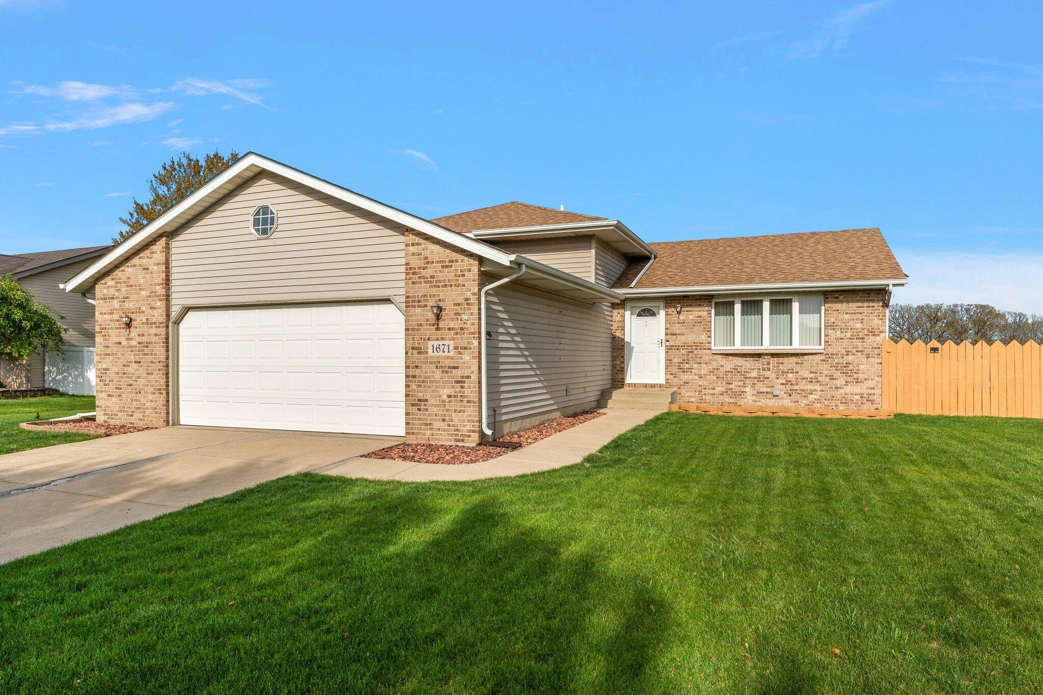 Hobart, IN 46342,1671 Amber DR
