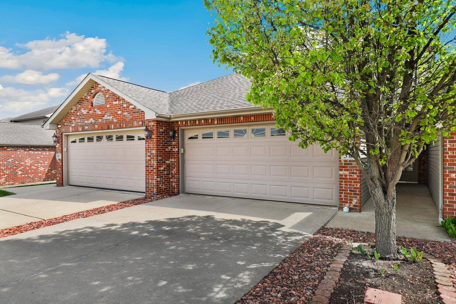 Schererville, IN 46375,305 Deertrail LN
