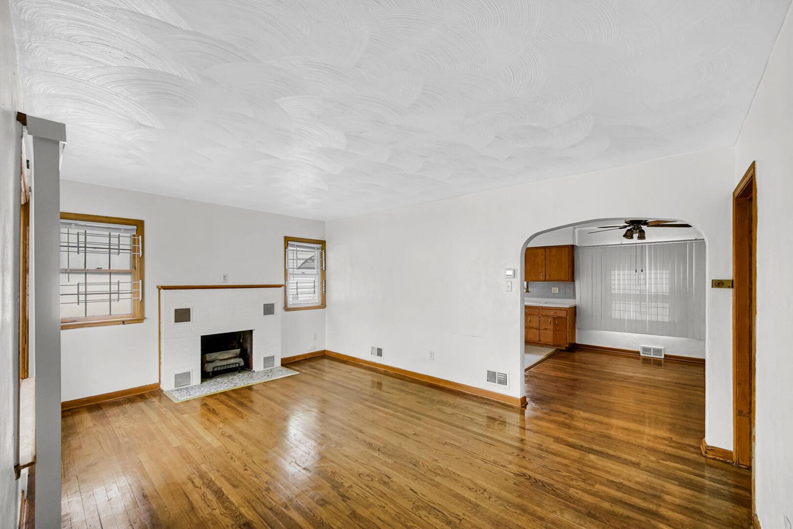 Gary, IN 46406,565 Porter ST