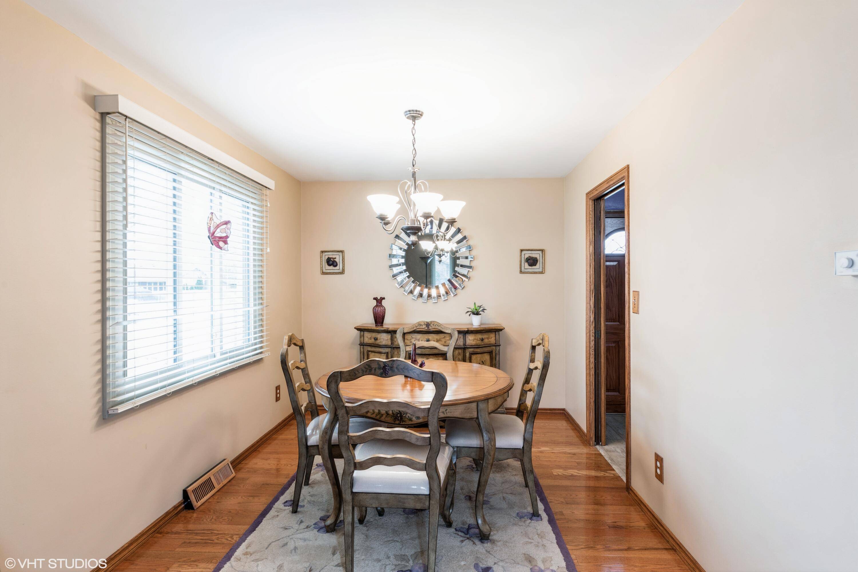 Munster, IN 46321,9413 Larch DR