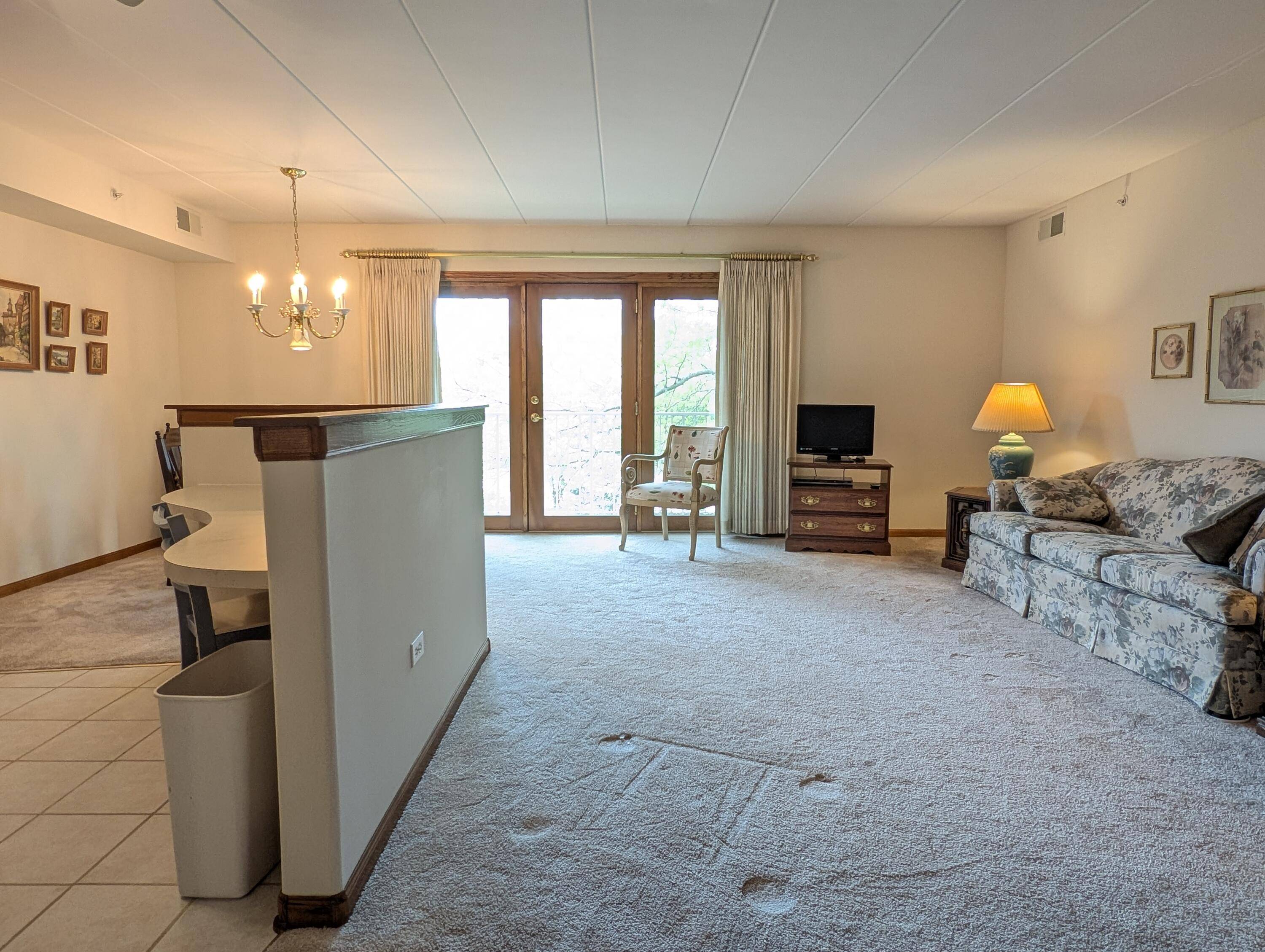 Dyer, IN 46311,909 Swan DR #2c